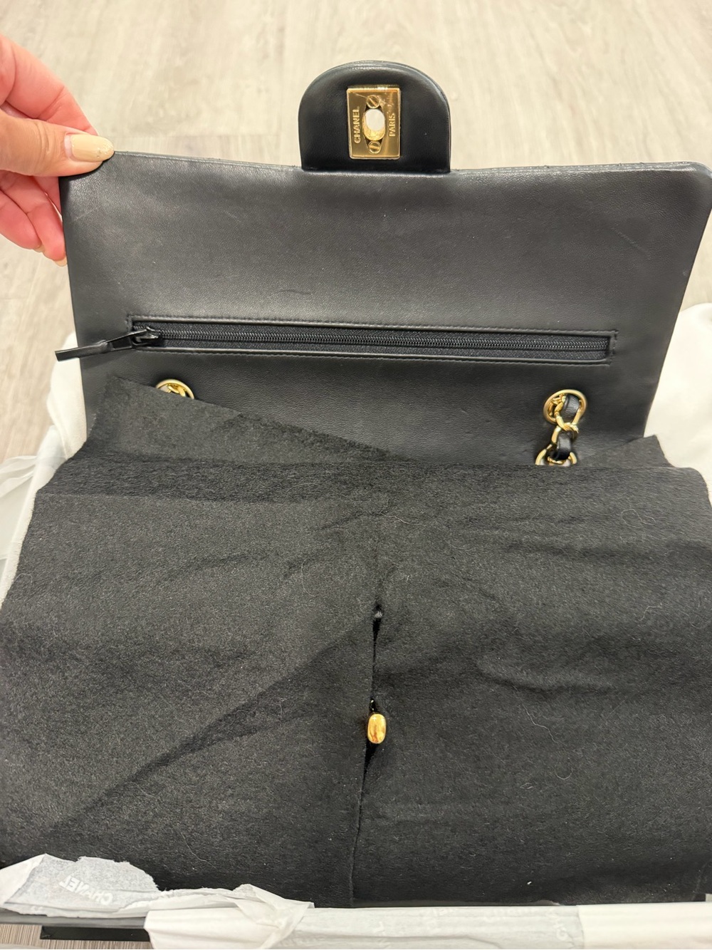Chanel Classic Quilted Flap lamb skin Bag in Black with Gold Hardware like NEW - Picture 9 of 17